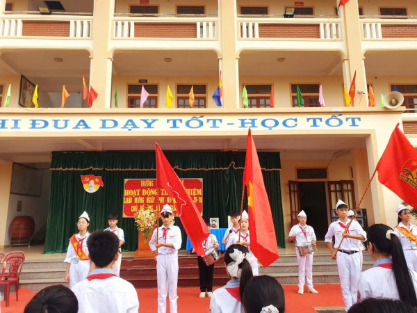 HOẠT ĐỘNG TRẢI NGHIỆM: “MẸ VÀ CÔ GIÁO CỦA EM”