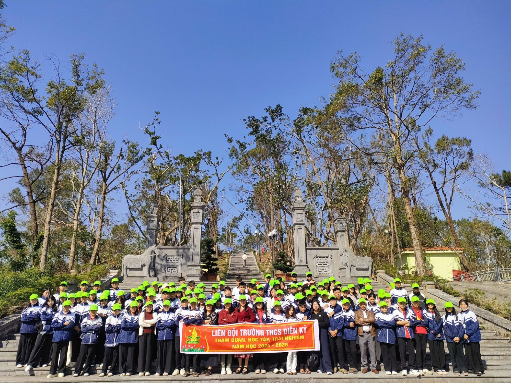 HƯỚNG NGHIỆP VÀ TRUYỀN THỐNG: CHUYẾN ĐI Ý NGHĨA CỦA HỌC SINH KHỐI 9